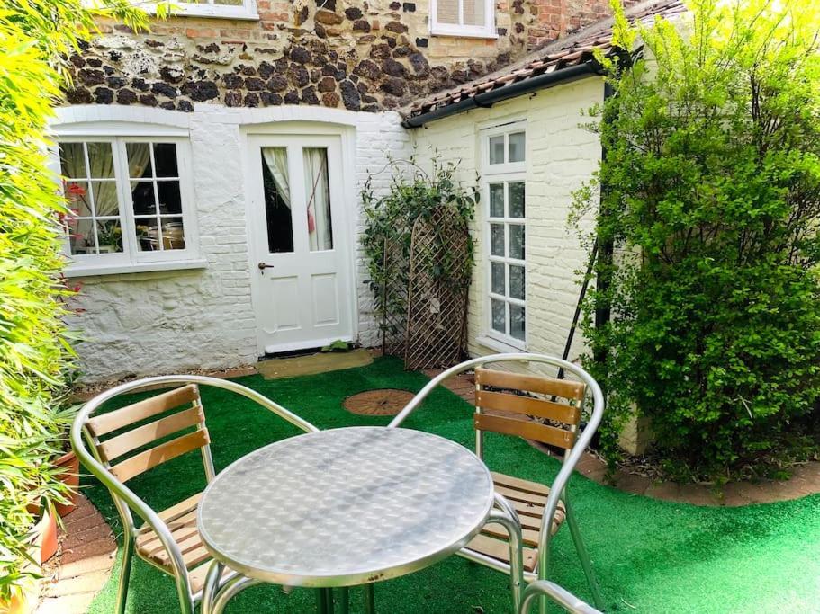 The Beehive, Ground Floor Apartment In Norfolk, No Shared Amenities 道纳姆马基特 外观 照片