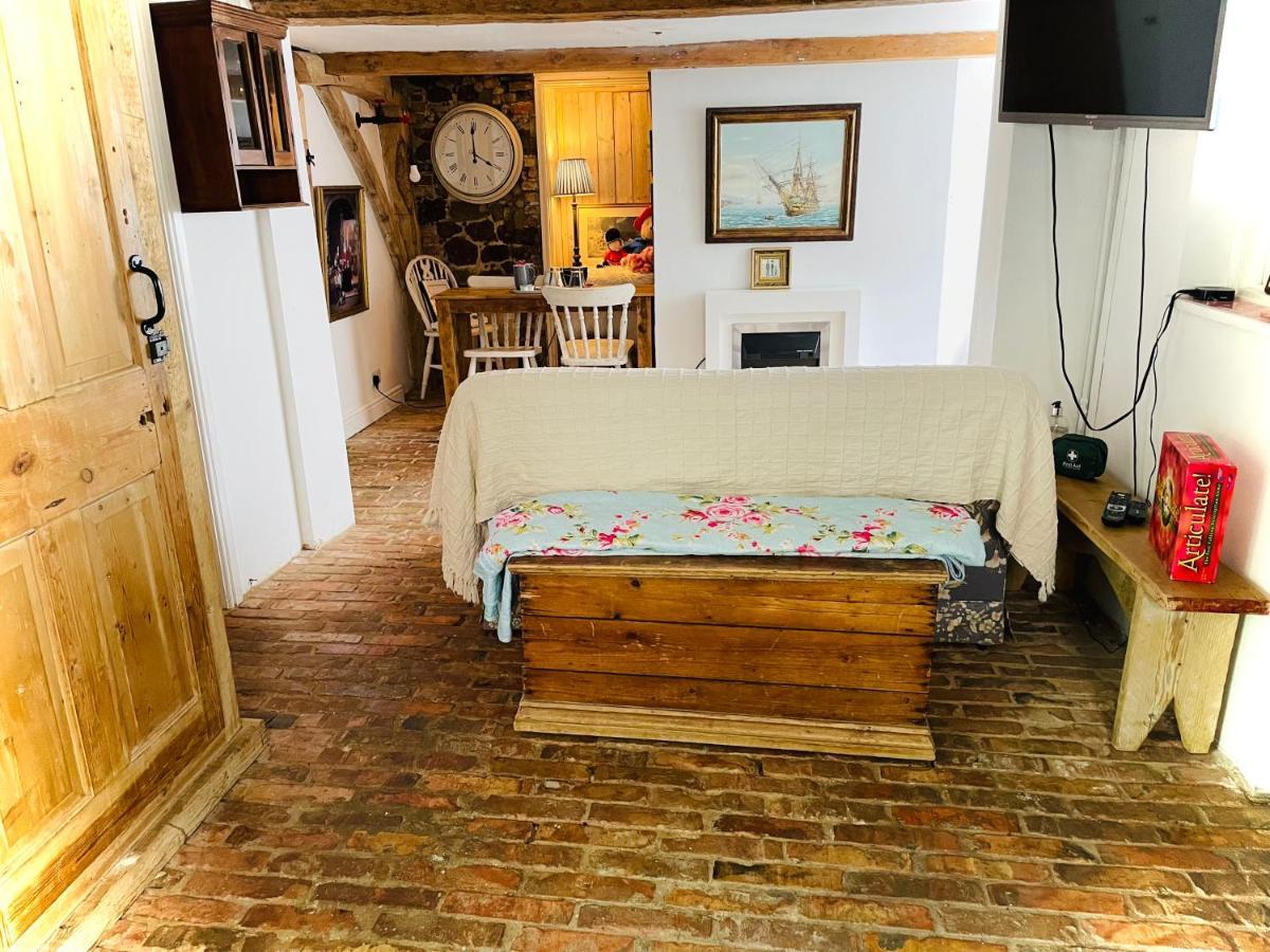 The Beehive, Ground Floor Apartment In Norfolk, No Shared Amenities 道纳姆马基特 外观 照片