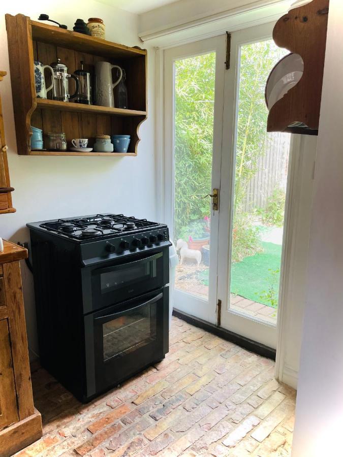 The Beehive, Ground Floor Apartment In Norfolk, No Shared Amenities 道纳姆马基特 外观 照片